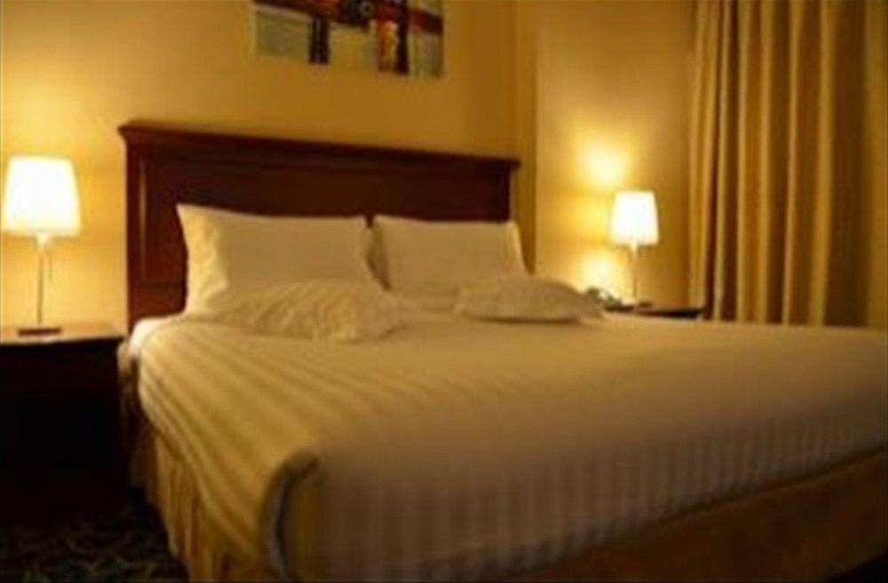 Richmond Greens Hotel Дубай Экстерьер фото